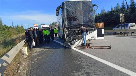 TEM’de yolcu otobüsü, TIR’a arkadan çarptı: 13 yaralı